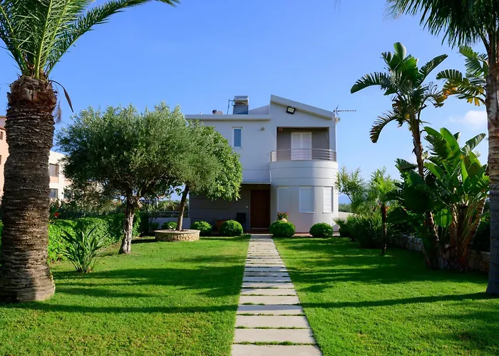 Elia Seaside Villa, Amazing 2-Story Eco Pool House!