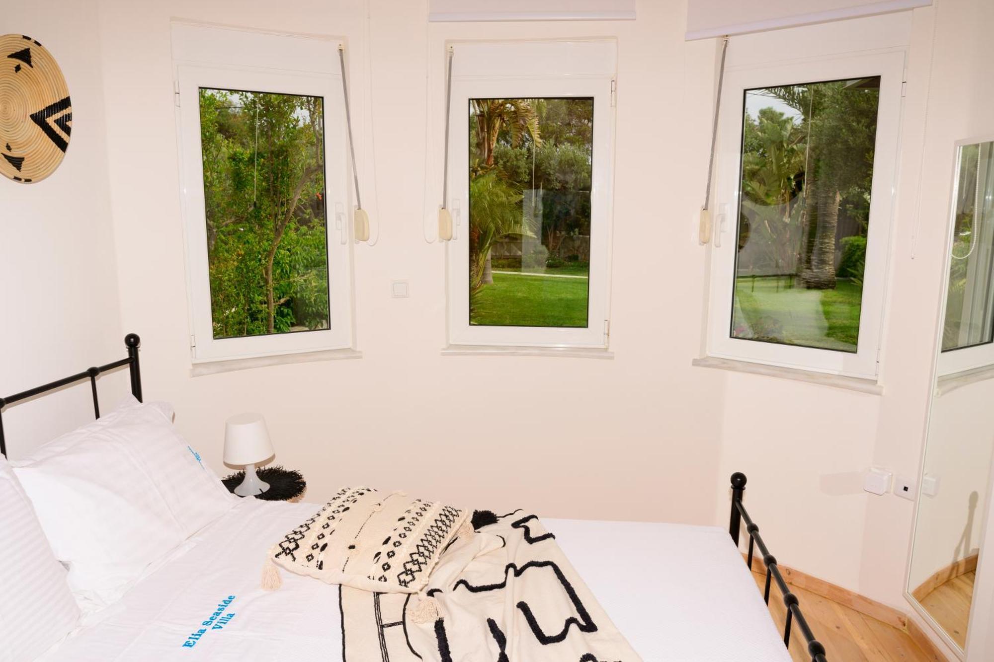 Elia Seaside Villa, Amazing 2-story Eco Pool House! *