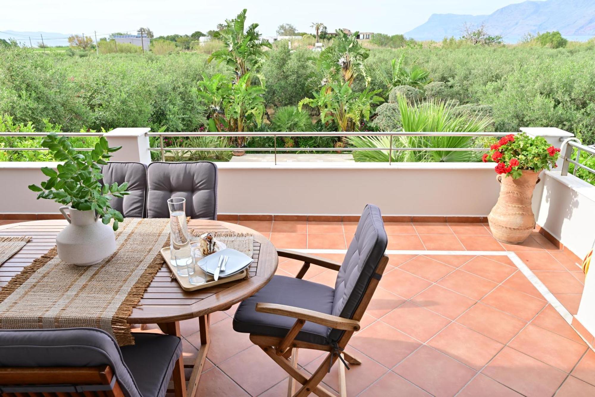 Elia Seaside Villa, Amazing 2-story Eco Pool House!