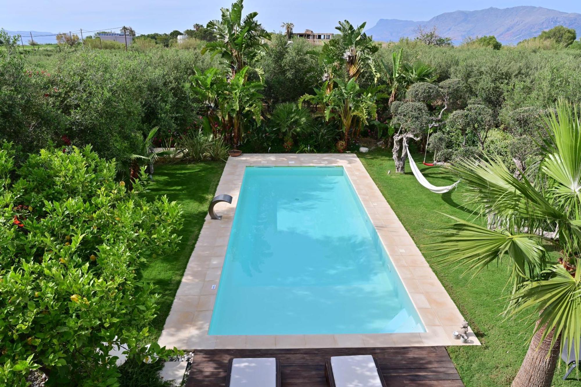 Elia Seaside Villa, Amazing 2-story Eco Pool House!