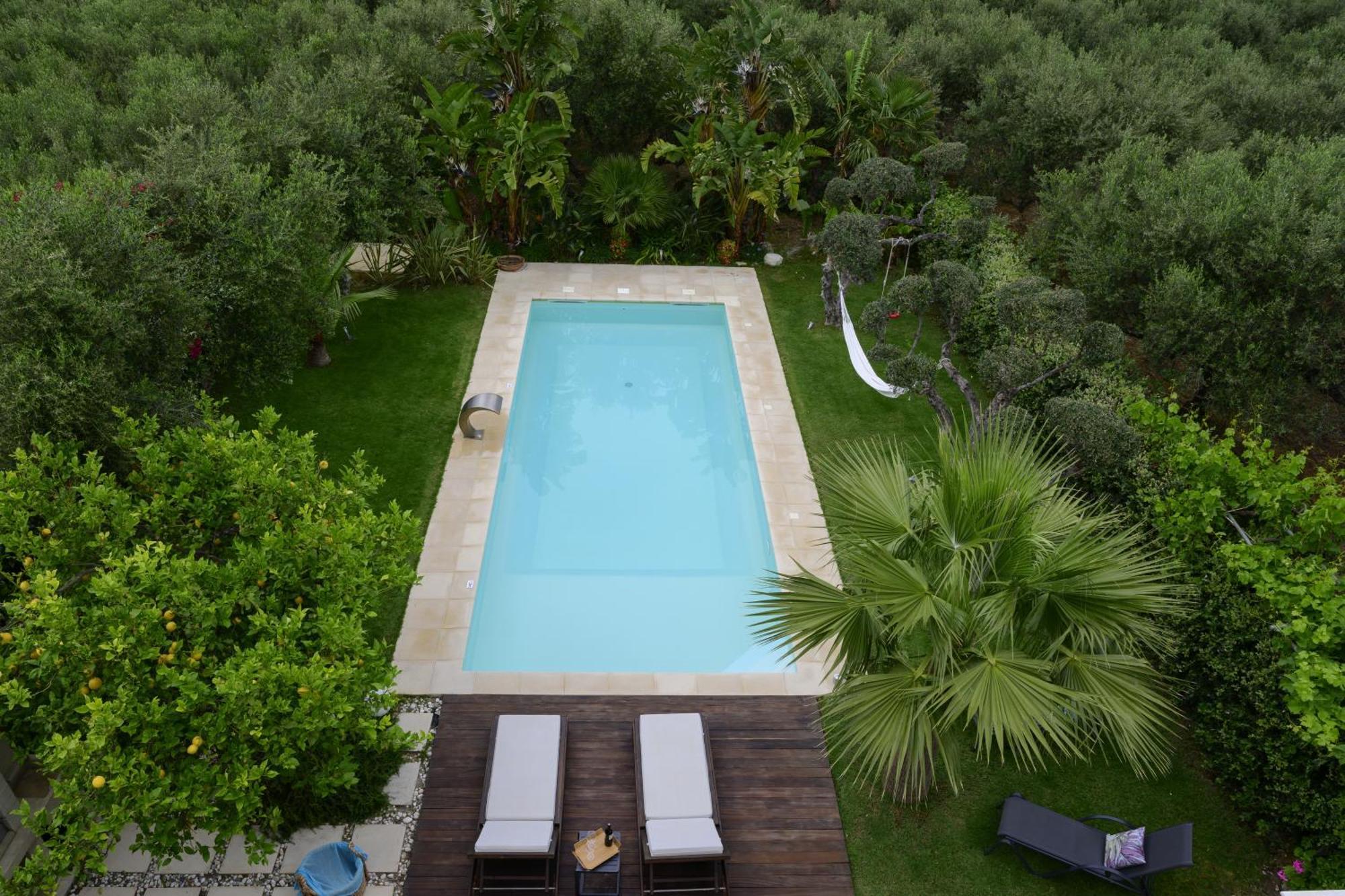 Elia Seaside Villa, Amazing 2-story Eco Pool House!
