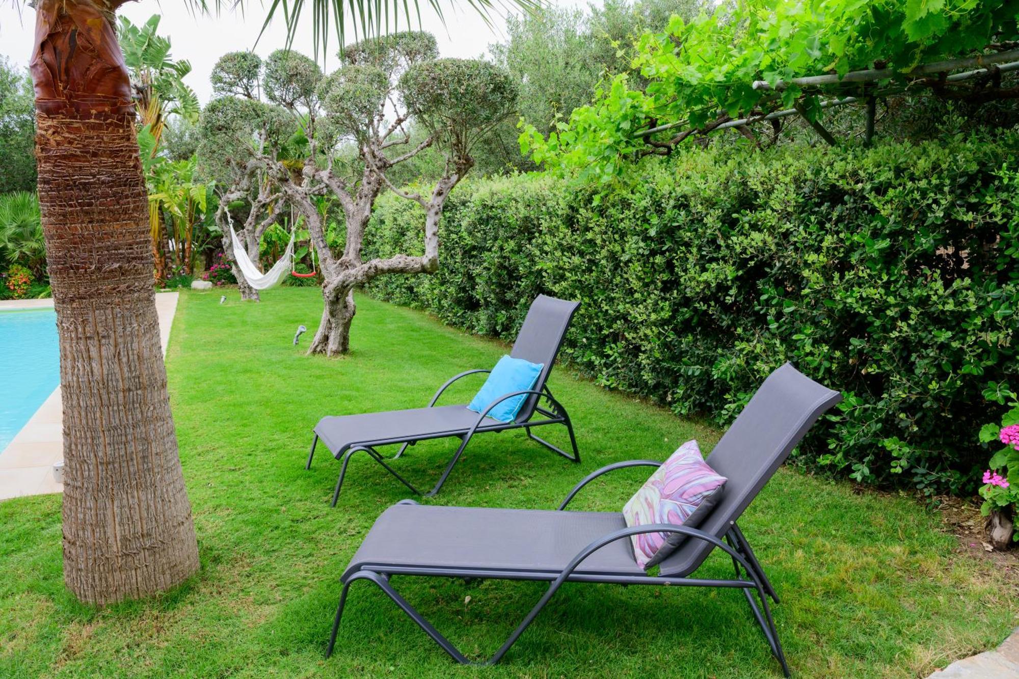 Elia Seaside Villa, Amazing 2-story Eco Pool House! *