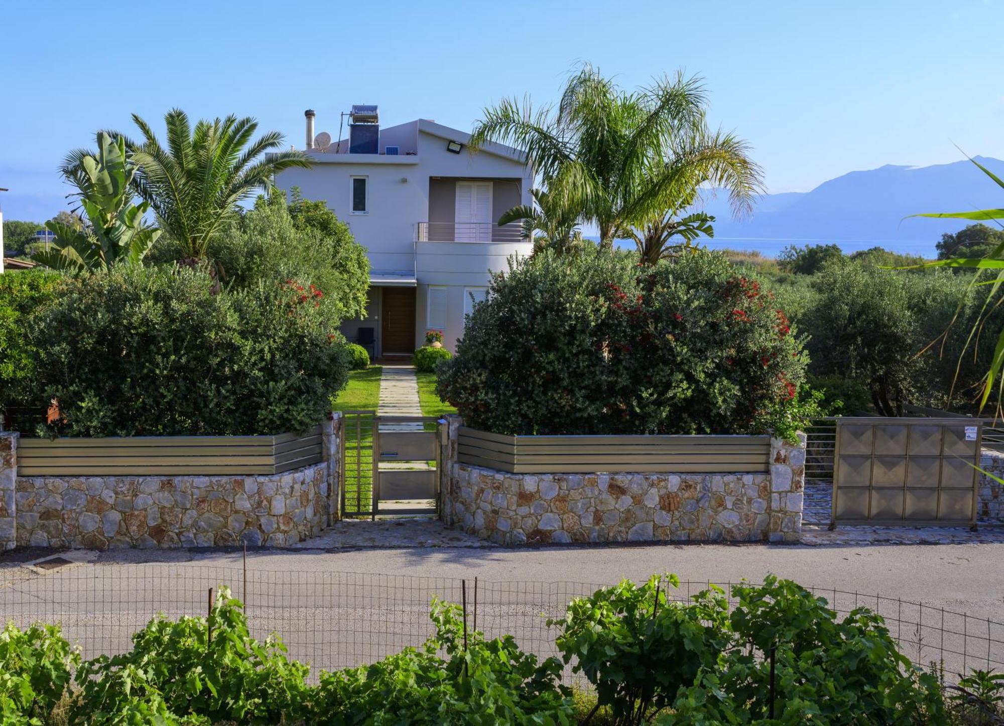 Elia Seaside Villa, Amazing 2-story Eco Pool House! *